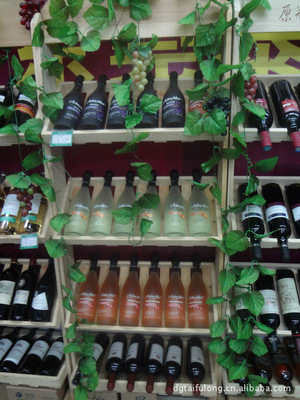 东莞市南城泰富隆酒类贸易部 红酒展示架的艺术与经营之道