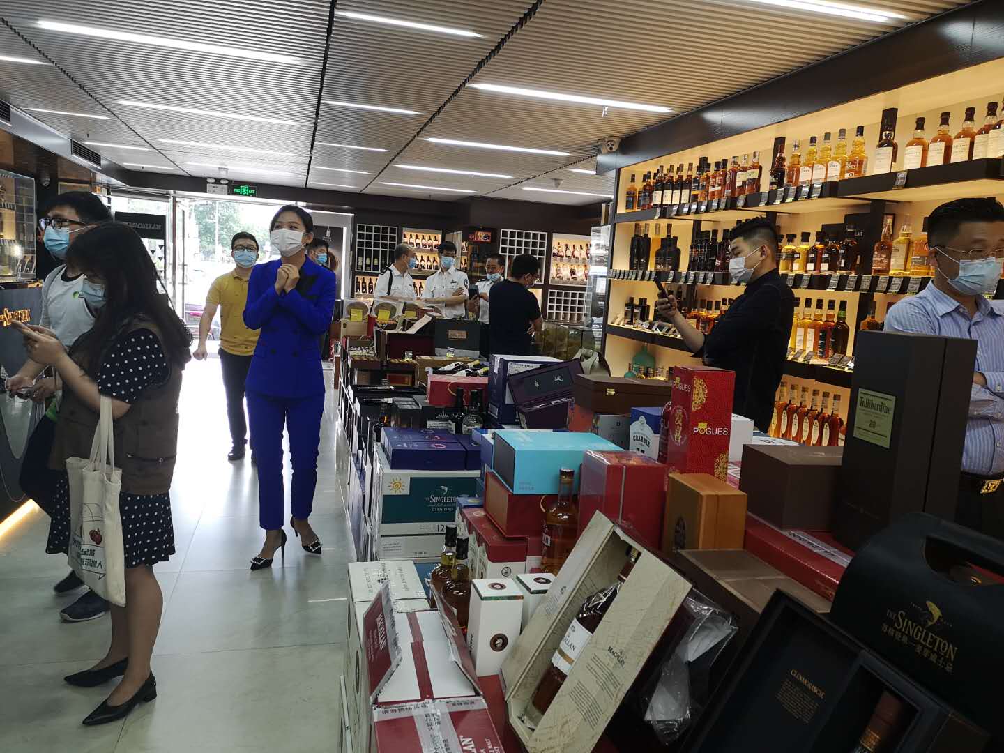 深圳市市场监管局“九号查酒”行动助力酒类行业复工复业